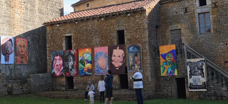 Expo « l’Art et la Bannière » dans le Lot 40 bannières de 2 x 1 m.